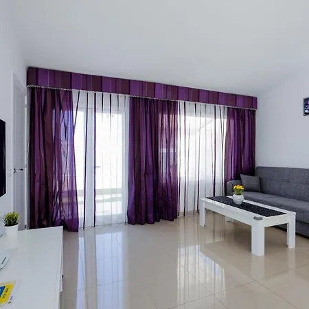 Island Village Prime 312 דירה אדחה